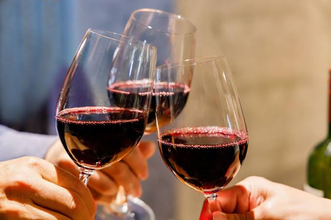 5 Best Zero-Alcohol Wines To Buy For Easter Holiday