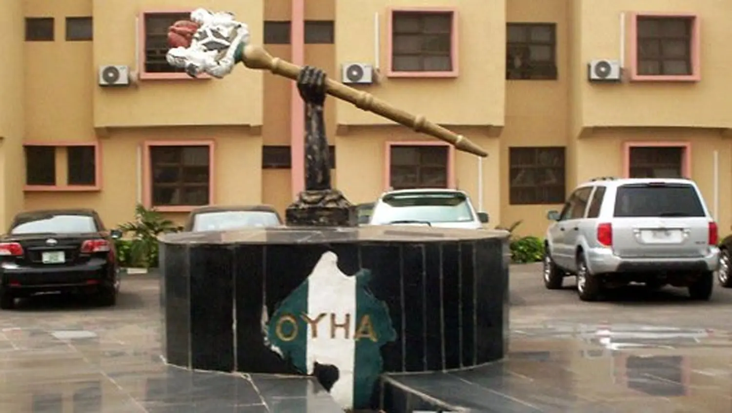 Beaded Crown Tussle: Oyo Assembly Curbs Menace, Passes Chieftaincy Bill Into Law