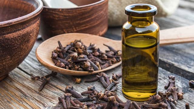 3 Effective Ways To Use Clove As A Mouthwash
