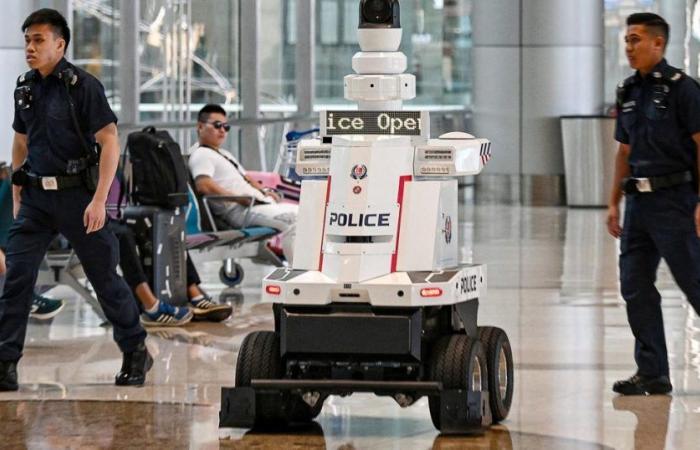 Singapore Set To Deploy Police Robots At Airport