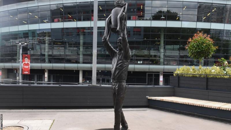 Arsenal Build Bronze Statue For Arsene Wenger Outside The Emirates