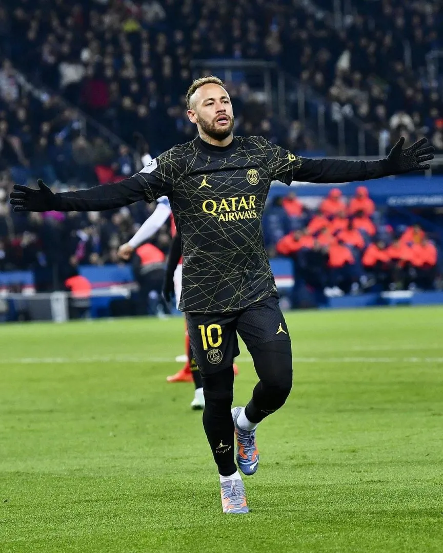 Neymar Debunks Rumors Of Exiting PSG