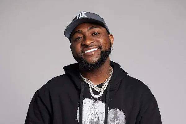 “Davido Struts His Stuff On Lagos Fashion Week Catwalk!”