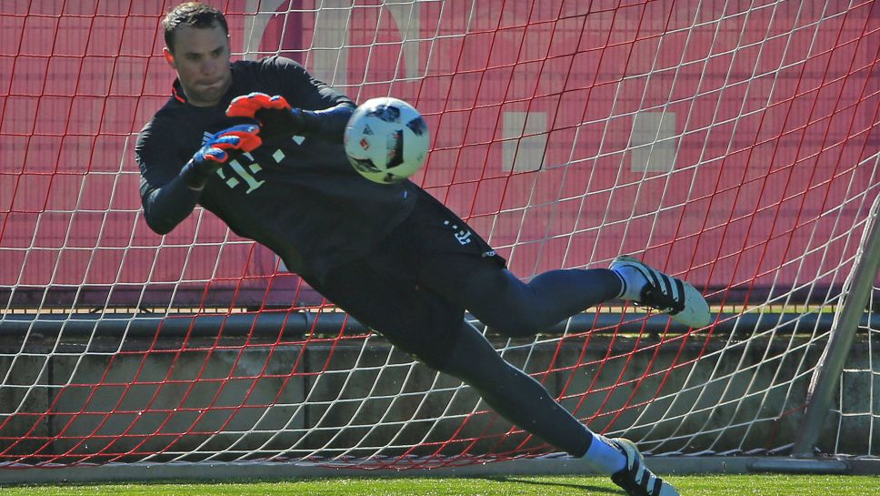 Bayern Munich Goalkeeper Manuel Neuer Returns To Training