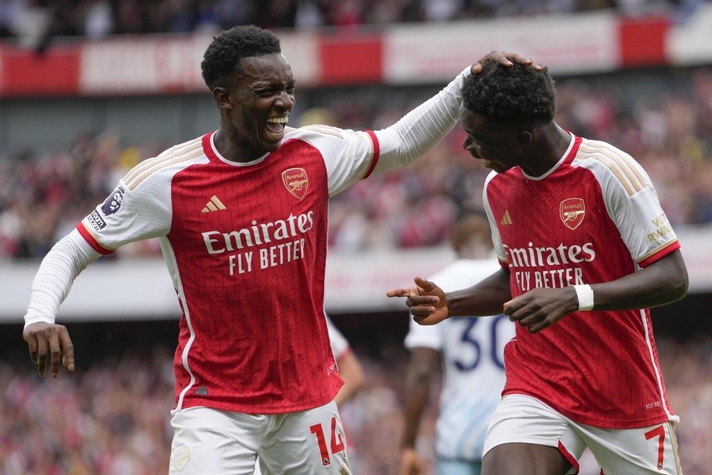 Arsenal begin new season with nervy win