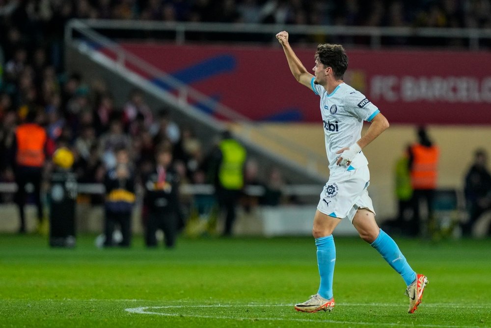 Manchester United Eyes Miguel Gutierrez For Left-Back Position In January Transfer Window