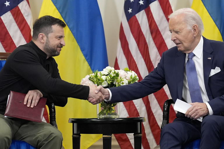 Biden Apologizes To Ukrainian President For Aid Delays, Pledges Further Support