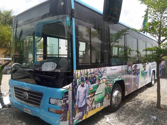 Niger State Government Donates New Bus To Niger Tornadoes FC