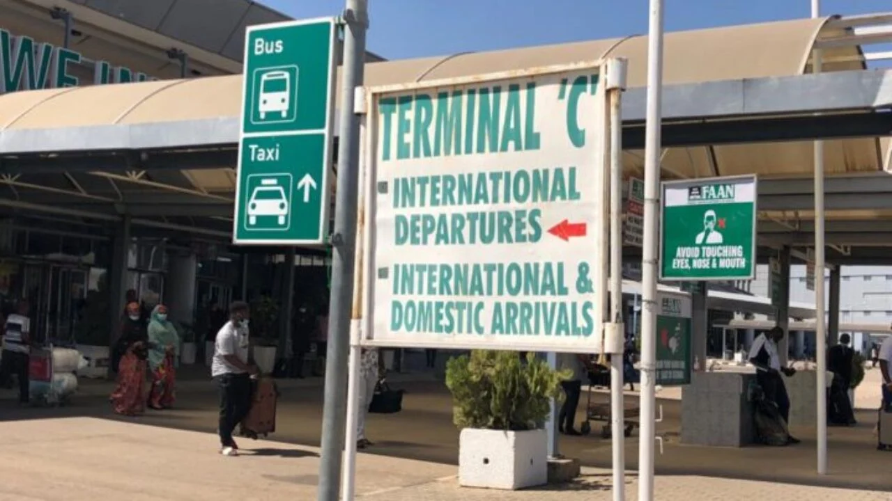 FAAN Reacts To Viral Video Of Immigration Officer Begging For Money,Faces Disciplinary Action