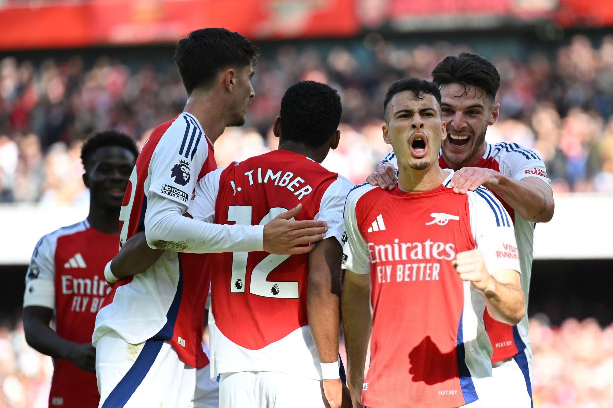 Premier League: Arsenal Secure Dramatic 4:2 Victory Over Leicester