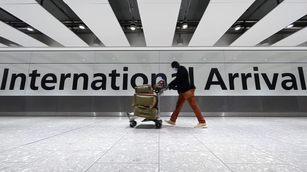UK To Introduce £10 Visa Waiver Fee For Travelers Under New ETA System