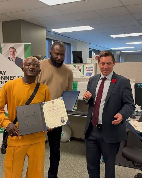Portable Awarded By Mayor During Canadian Government House Visit