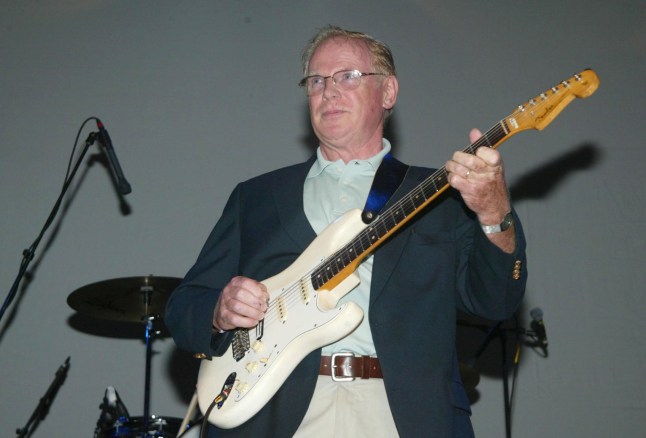 Vic Flick, Legendary Guitarist Behind James Bond Theme, Dies at 87