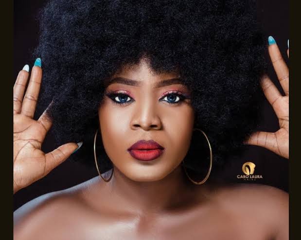 Nigerian Lady Set To Break Guinness World Record For Most Hairstyles Created In 24 Hours
