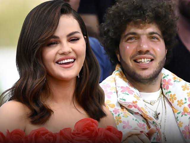 Selena Selena Gomez Announces Engagement