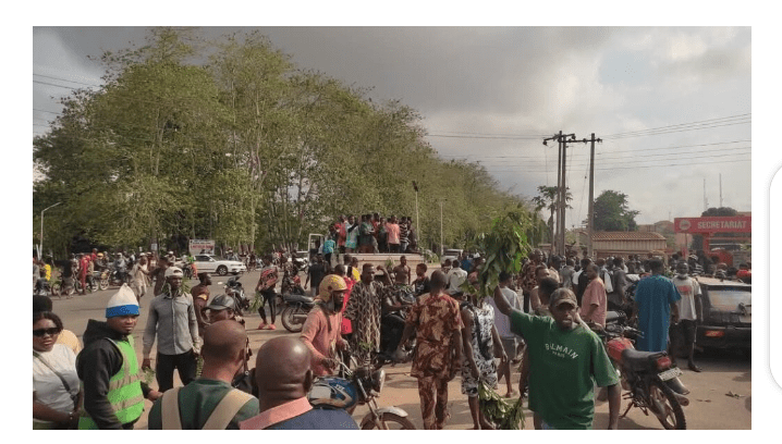 Students Protest At Federal Polytechnic Bauchi Amid Hostel Robbery, Police Respond With Tear Gas