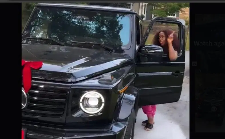 Davido Gifts Chioma A Brand New Mercedes G Wagon