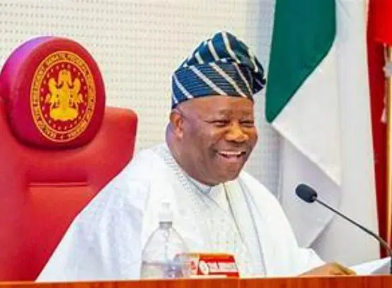 Akpabio Urges EFCC To Publish All High Profile Petitions Investigated