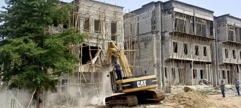 FCTA Pulls Down 11 Illegal Buildings Erected Under High Tension Lines In Apo-Dutse