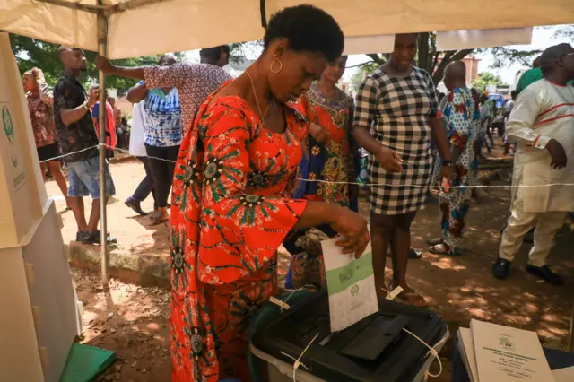 INEC Official Collapses During Anambra Governorship Poll
