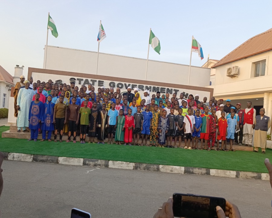 Federal Government Hands Over 100 Freed St. Mary’s School Children To Niger Govt. – (PICTURES)
